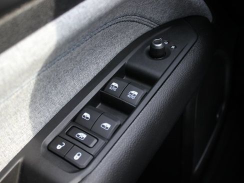 Used 2022 Jeep Compass Latitude w/ Sun and Sound Group image 17