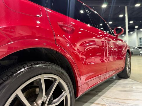 Used 2021 Porsche Cayenne S image 9