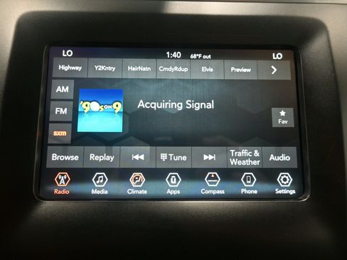 Used 2019 Jeep Cherokee Latitude Plus w/ Comfort/Convenience Group AWD/4WD image 12