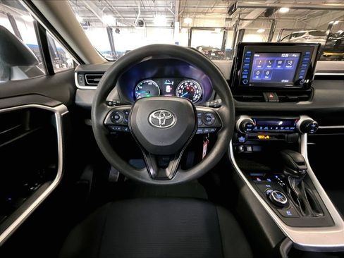 Used 2020 Toyota RAV4 LE w/ Carpet Mat Package AWD/4WD image 17