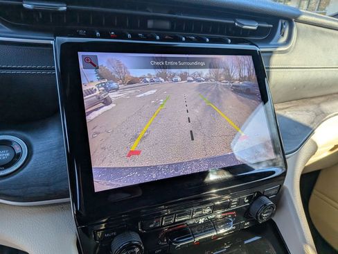 Used 2023 Jeep Grand Cherokee L Limited w/ Trailer Tow Group (B) image 10