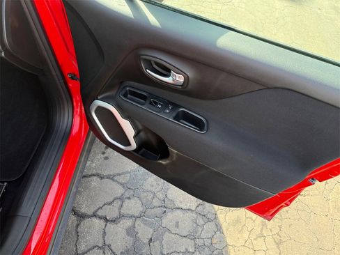 Used 2018 Jeep Renegade Sport w/ Power & Air Group image 21