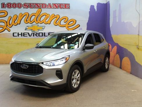 Used 2023 Ford Escape Active image 2