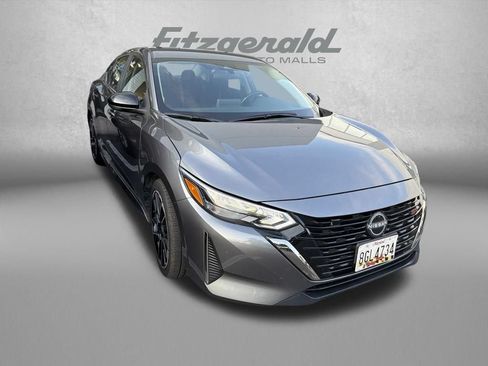 Used 2025 Nissan Sentra SR FWD image 2
