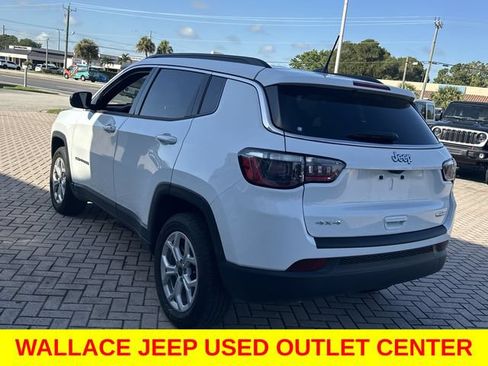 Used 2025 Jeep Compass Latitude AWD/4WD image 12