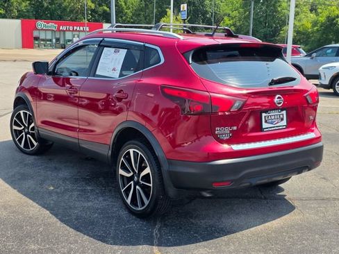 Used 2018 Nissan Rogue Sport SL FWD image 3
