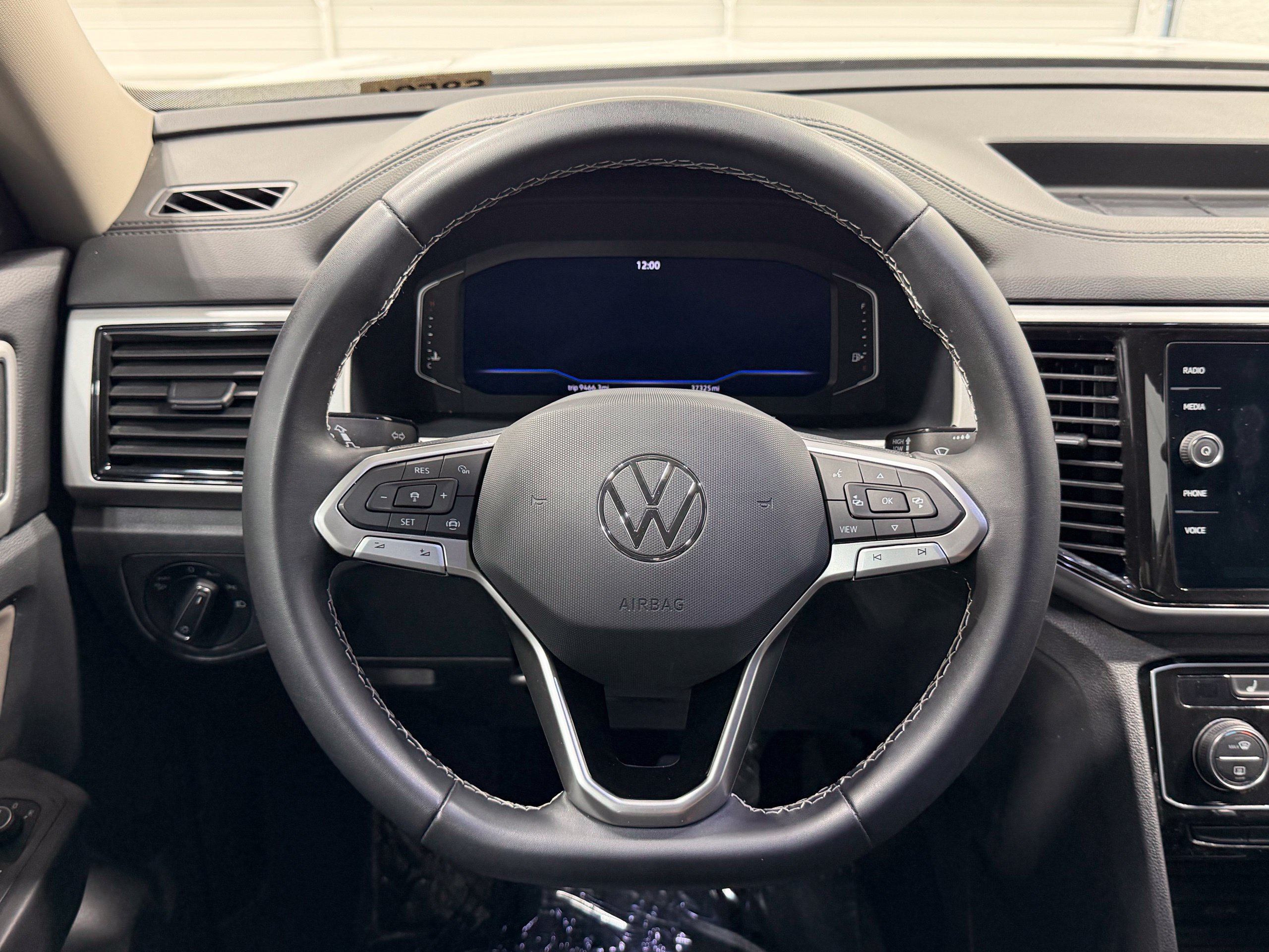 Certified 2023 Volkswagen Atlas SE w/ Black Wheel Package FWD image 44