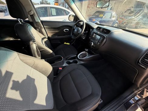 Used 2018 Kia Soul + FWD image 28