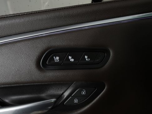 Used 2022 Cadillac Escalade ESV Premium Luxury w/ LPO, Radiant Package image 17