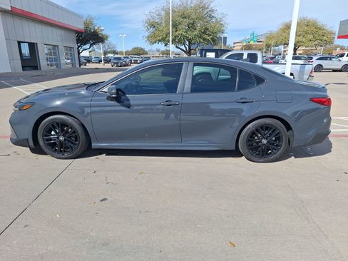 Used 2025 Toyota Camry SE image 3