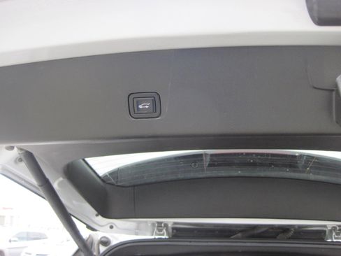 Used 2022 Chevrolet Traverse LT image 6