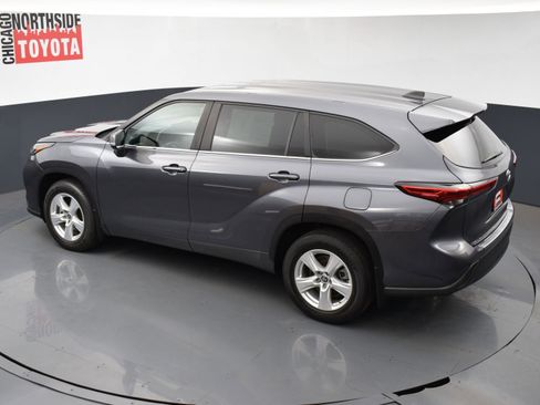 Used 2023 Toyota Highlander LE image 22