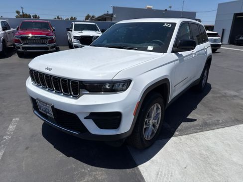 Used 2025 Jeep Grand Cherokee Laredo X RWD image 1