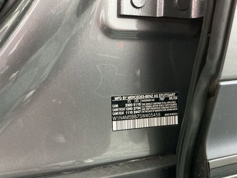 Used 2025 Mercedes-Benz GLB 35 AMG 4MATIC image 32