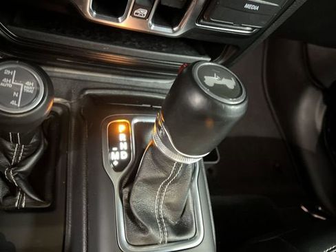 Used 2022 Jeep Wrangler Unlimited Sahara image 16