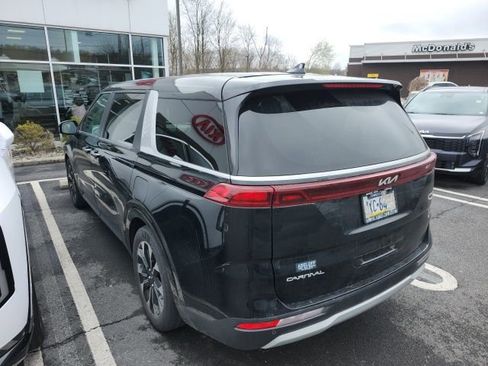 Used 2024 Kia Carnival EX image 3