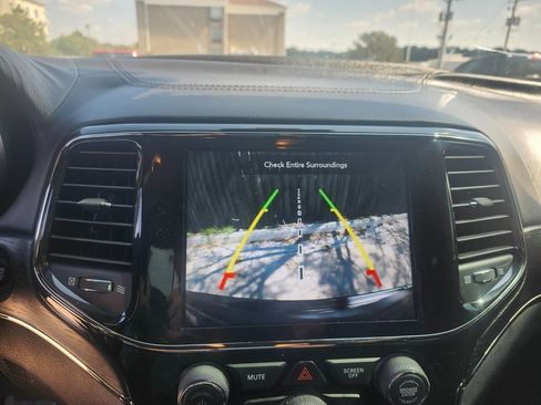 Used 2024 Jeep Grand Cherokee Limited image 11