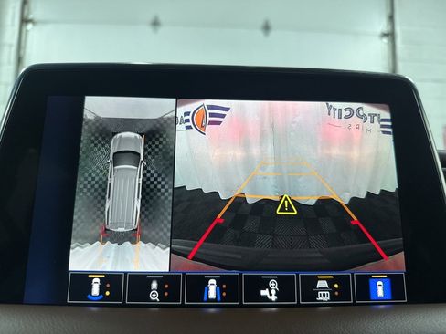 Used 2023 Chevrolet Suburban High Country image 30