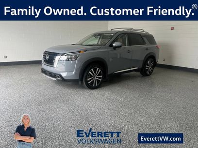 Used 2025 Nissan Pathfinder Platinum