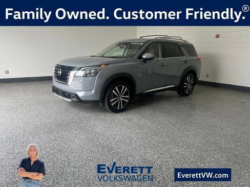 Used 2025 Nissan Pathfinder Platinum AWD/4WD image 1