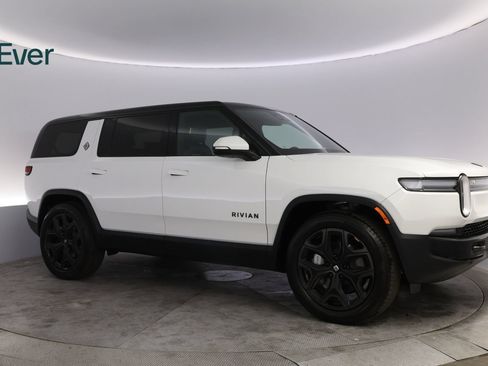 Used 2025 Rivian R1S Adventure AWD/4WD image 14