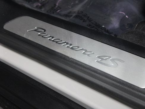 Used 2023 Porsche Panamera 4S image 30