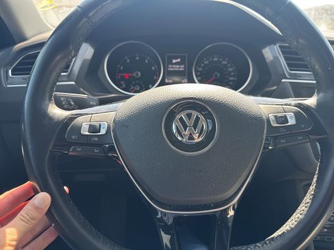 Used 2018 Volkswagen Tiguan SE FWD image 9