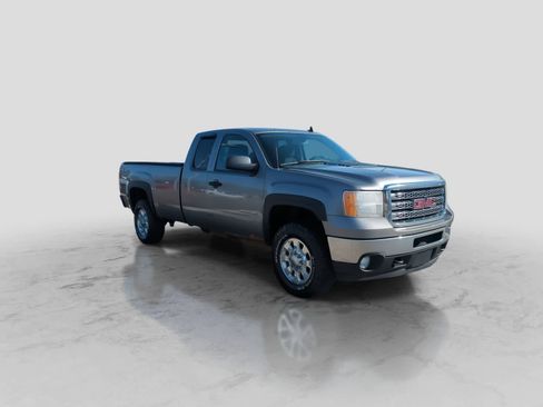 Used 2013 GMC Sierra 2500 SLE w/ SLE Preferred Package AWD/4WD image 2