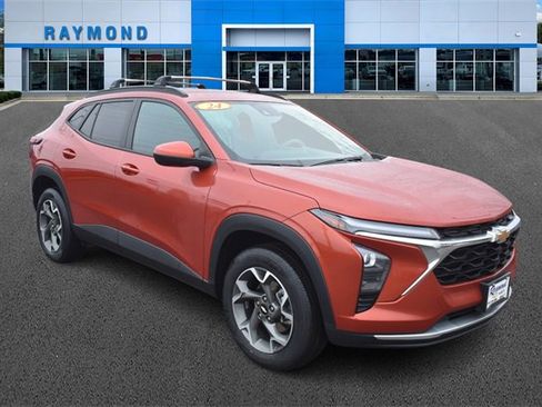 Used 2024 Chevrolet Trax LT w/ Driver Confidence Package image 1