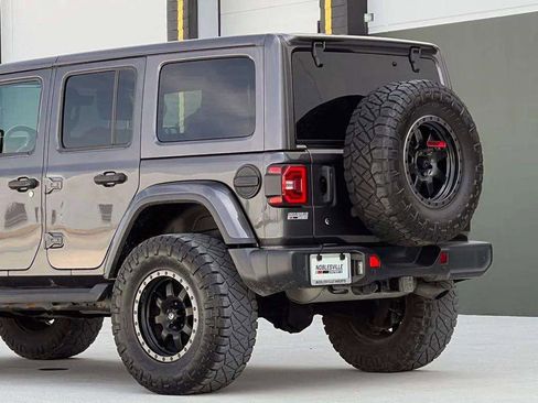 Used 2020 Jeep Wrangler Unlimited Sahara w/ Uconnect 4C Nav & Sound Group AWD/4WD image 32
