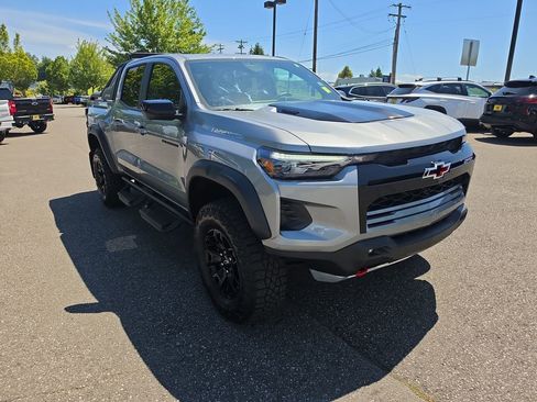 Certified 2025 Chevrolet Colorado ZR2 w/ Midnight Edition AWD/4WD image 8