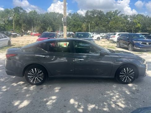 Used 2025 Nissan Altima 2.5 SV FWD image 18