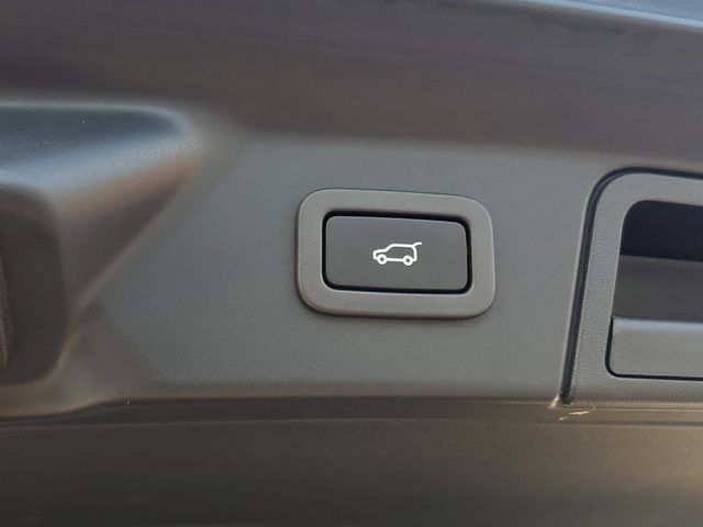 Certified 2021 Land Rover Range Rover Velar R-Dynamic S AWD/4WD image 9