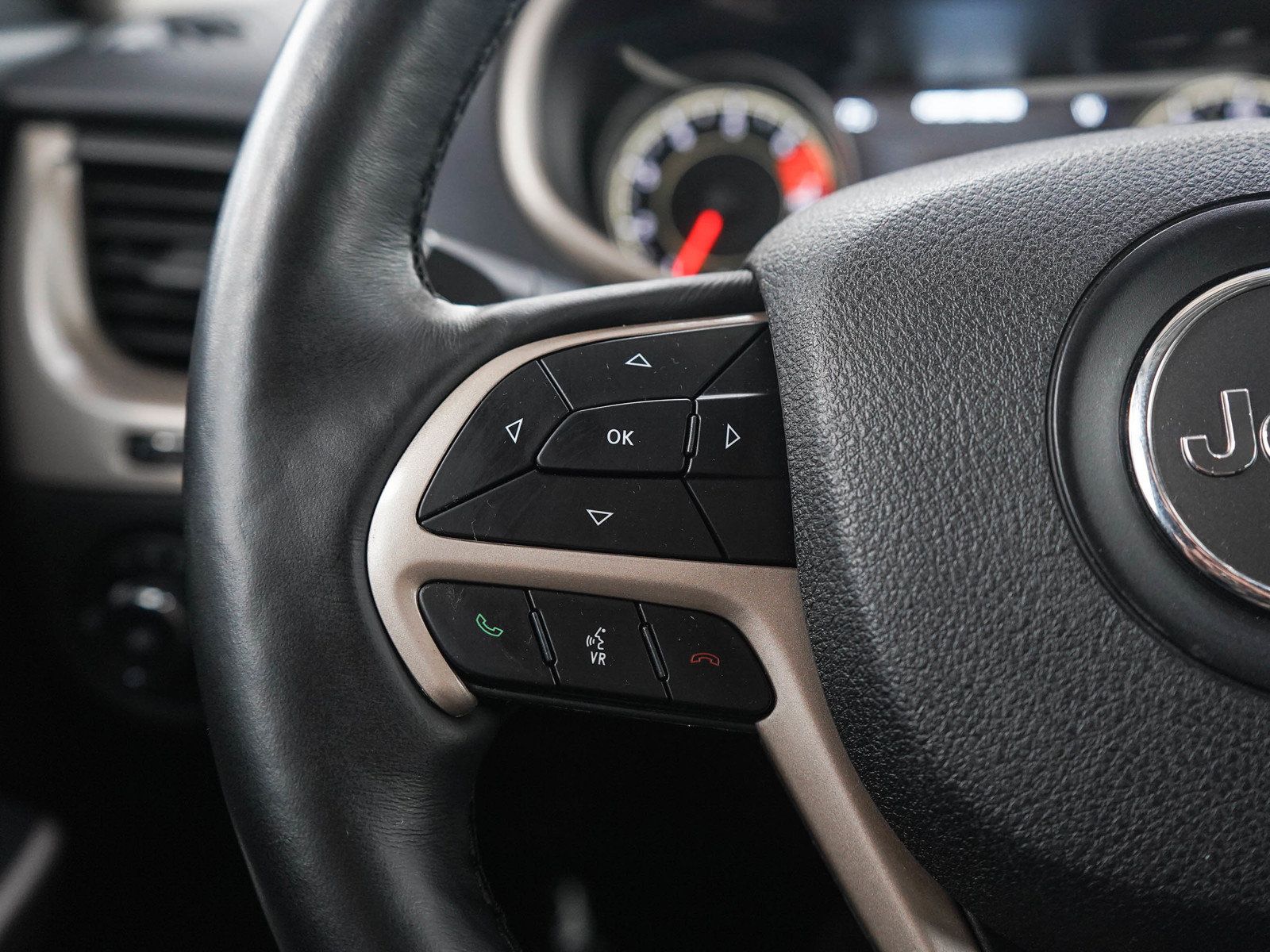 Used 2018 Jeep Cherokee Limited AWD/4WD image 26