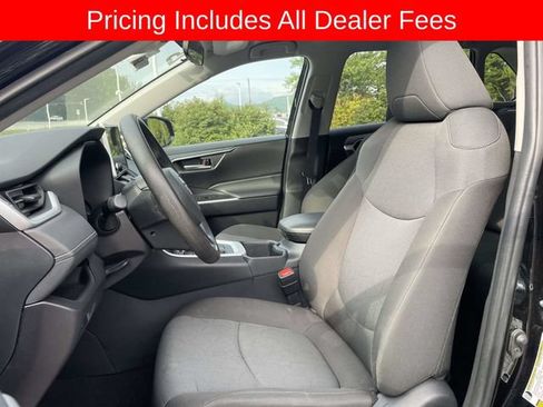 Used 2025 Toyota RAV4 XLE AWD/4WD image 20
