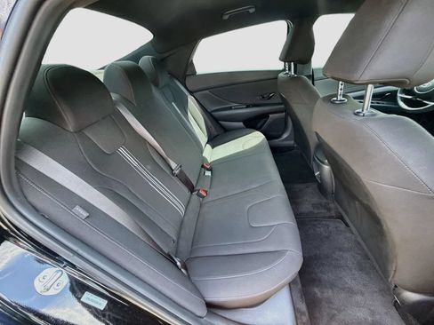 Used 2025 Hyundai Elantra Sport FWD image 31
