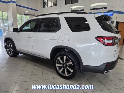 Used 2025 Honda Pilot Elite image 6