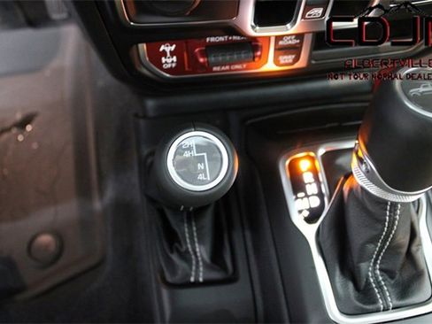 Used 2023 Jeep Gladiator Rubicon w/ Cold Weather Group image 31