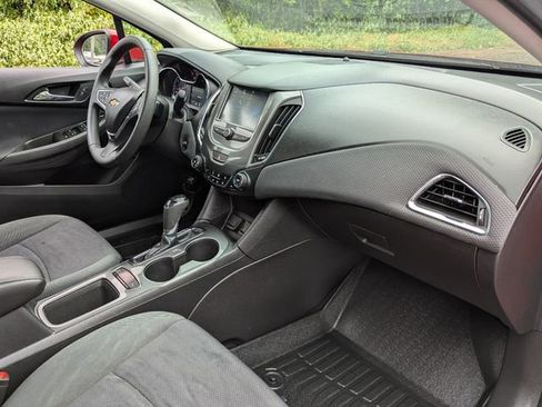 Used 2017 Chevrolet Cruze LT w/ Convenience Package FWD image 32