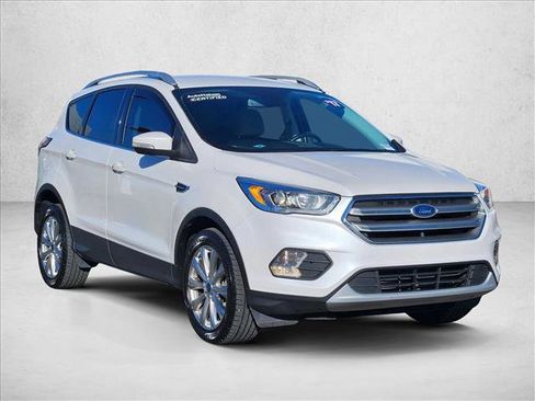Used 2017 Ford Escape Titanium image 2