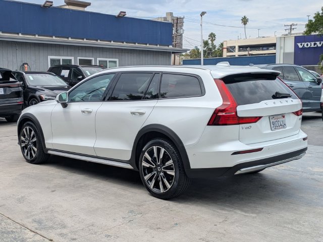 Certified 2025 Volvo V60 B5 Cross Country Ultra AWD/4WD image 5