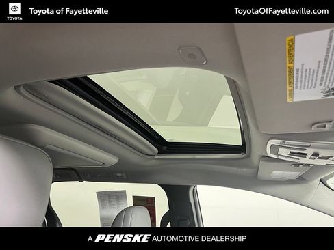 Used 2026 Toyota Sienna XLE FWD image 10