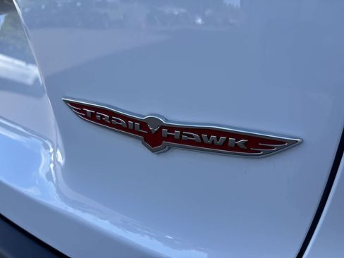 Used 2022 Jeep Cherokee Trailhawk w/ Comfort/Convenience Group AWD/4WD image 5