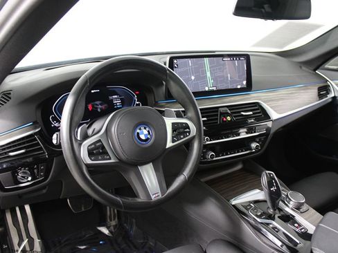 Used 2023 BMW 530e w/ M Sport Package image 7