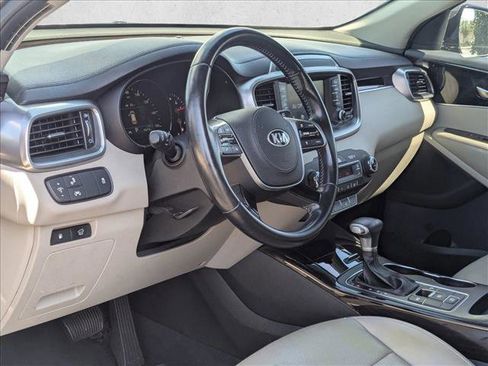 Used 2019 Kia Sorento EX image 9