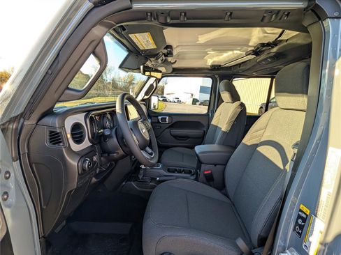 New 2025 Jeep Gladiator Sport image 11