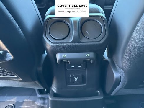Used 2025 Jeep Wrangler Unlimited Rubicon image 35