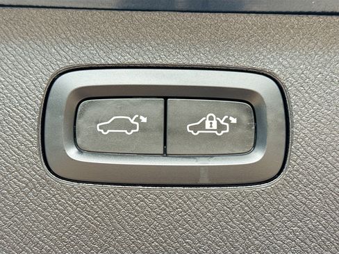 Used 2023 Volvo XC90 B5 Core w/ Protection Package Premier image 13