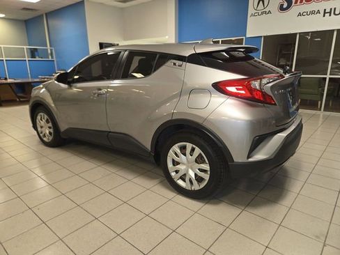 Used 2020 Toyota C-HR LE image 6