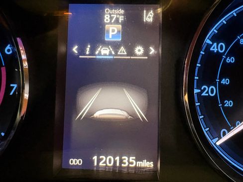 Used 2018 Toyota Corolla SE FWD image 21